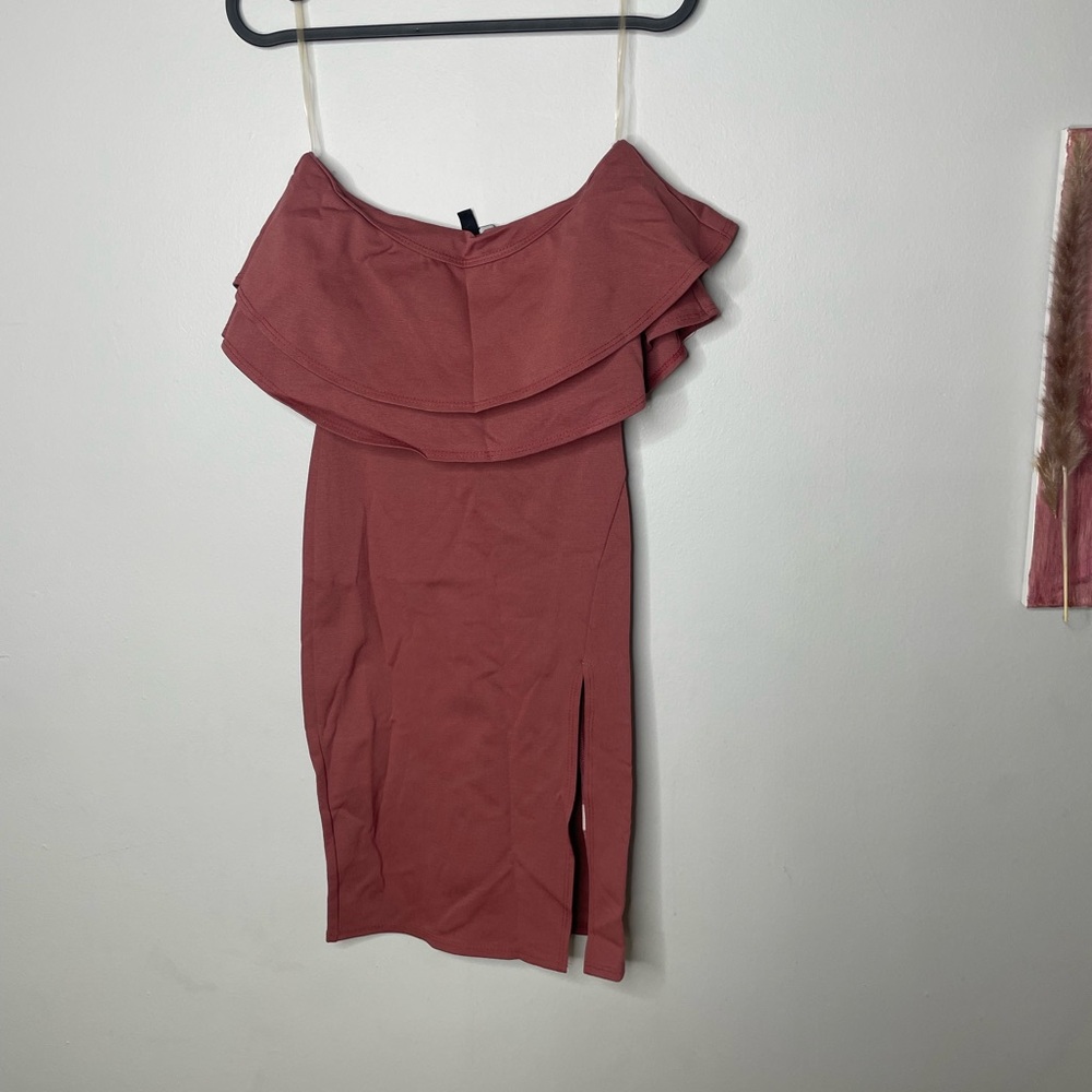 Off the shoulder mini dress with slit color salmon pink by snap size small